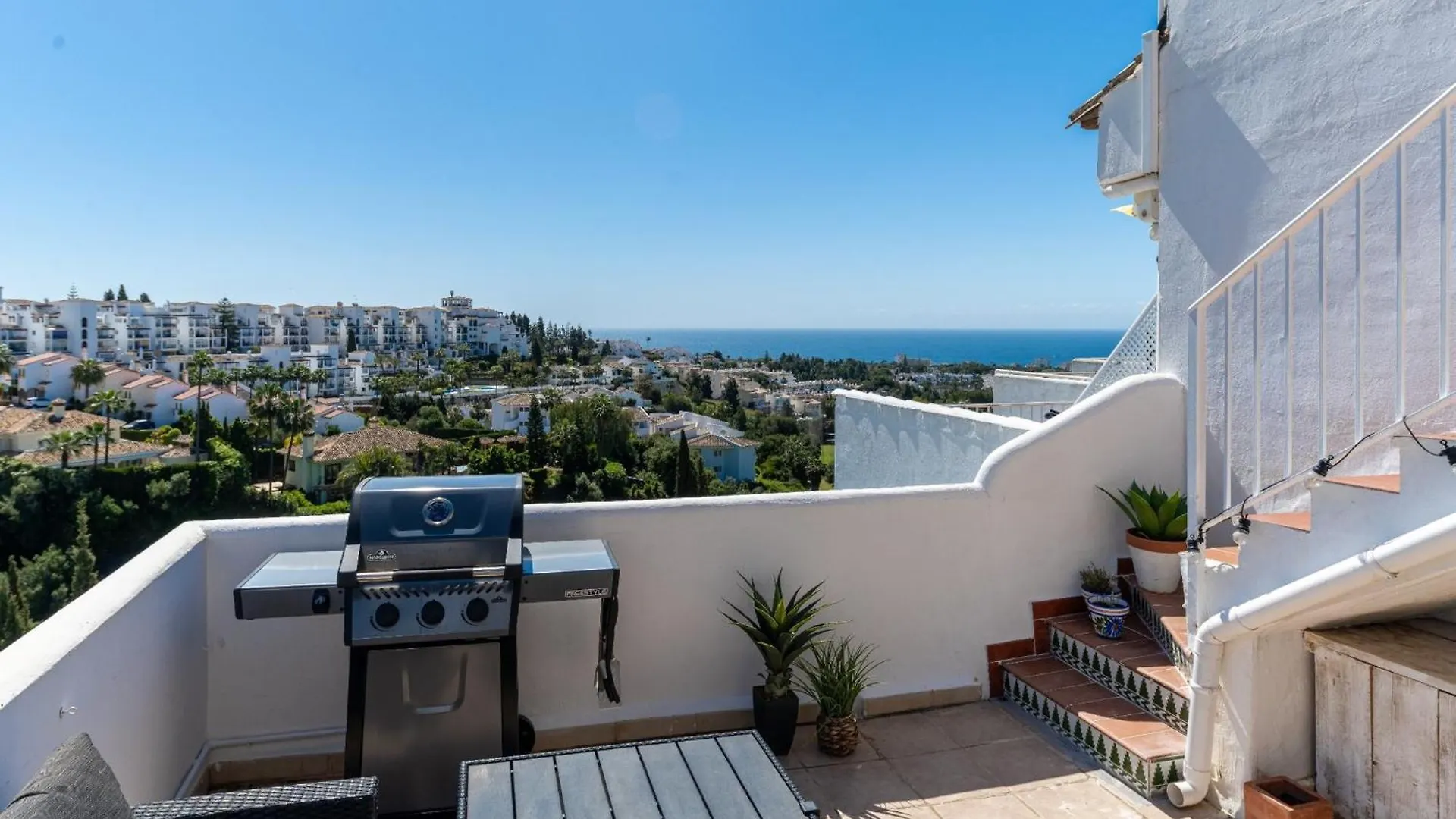 Cozy 3-Bedroom Townhouse In Calahonda MIJAS COSTA Chalet