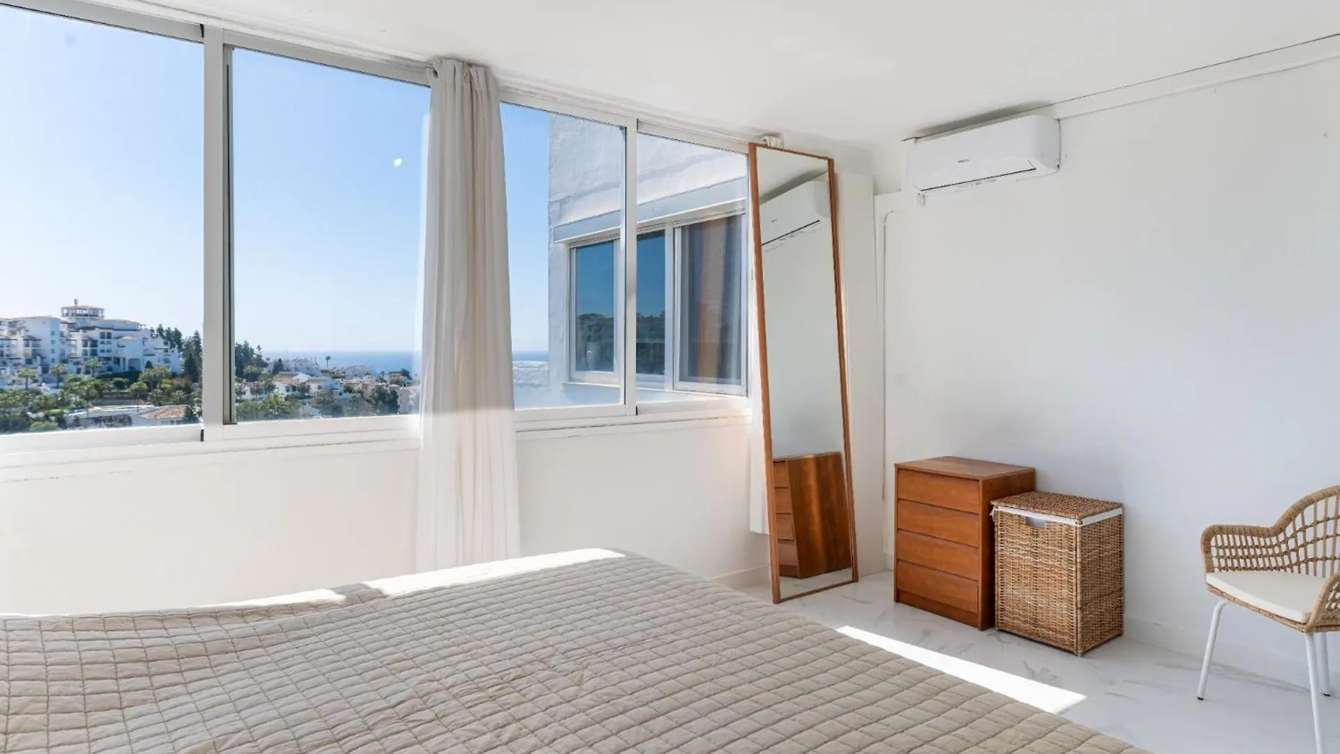 Cozy 3-Bedroom Townhouse In Calahonda MIJAS COSTA Chalet